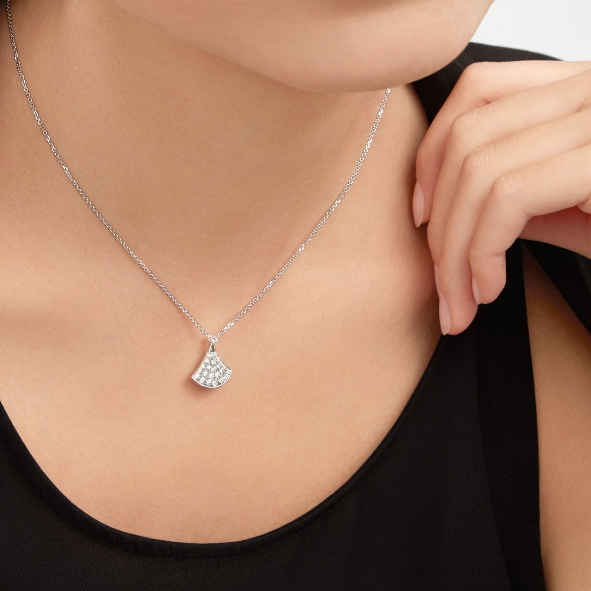 Divas’ Dream Necklace, worn 2
