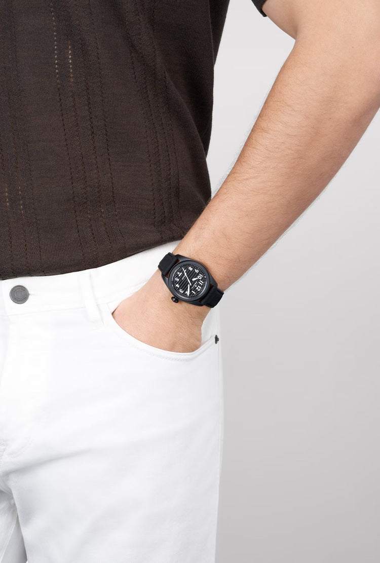 Zenith Pilot Automatic Ceramic, angle