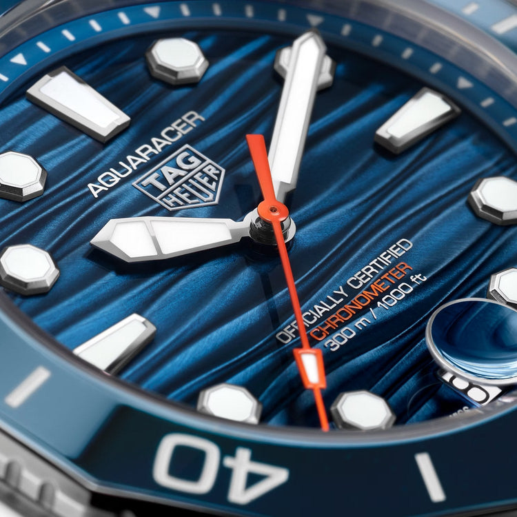 TAG Heuer Aquaracer Professional 300 Date 42mm WBP5111.FT6259 dial detail